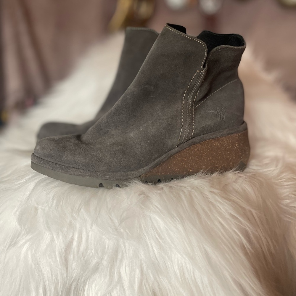 Fly London Nilo Gray Diesel Suede Wedge Cork Comfort Ankle 8.5 Lug Boots NIB